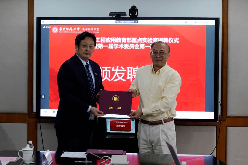 ����վ�ڵ���ǰ

�������Զ�����